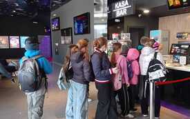 Wyjazd integracyjny do kina i na warsztaty wielkanocne 83