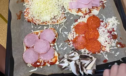 Zdjęcie do PIZZA Z PIECZARKAMI Z KLASOWEJ HODOWLI