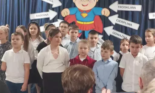 Zdjęcie do Dzień Babci i Dziadka w Szkole Podstawowej im. ks. Jana Twardowskiego  w Woszczelach &ndash; bajkowe świętowanie