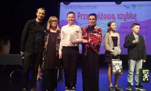 Zdjęcie do Laureat Konkursu &quot;Przez r&oacute;żową szybkę&quot;