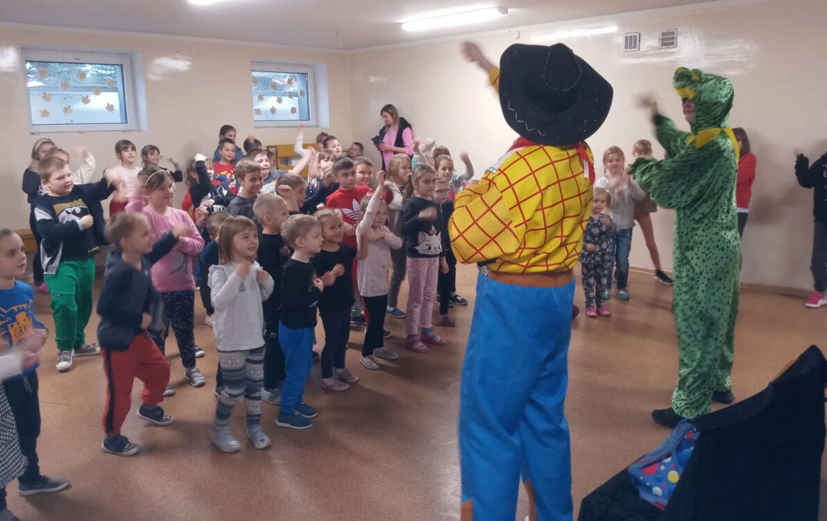 Zdjęcie do TEATRZYK  &bdquo;DZIKI ZACH&Oacute;D&rdquo;
