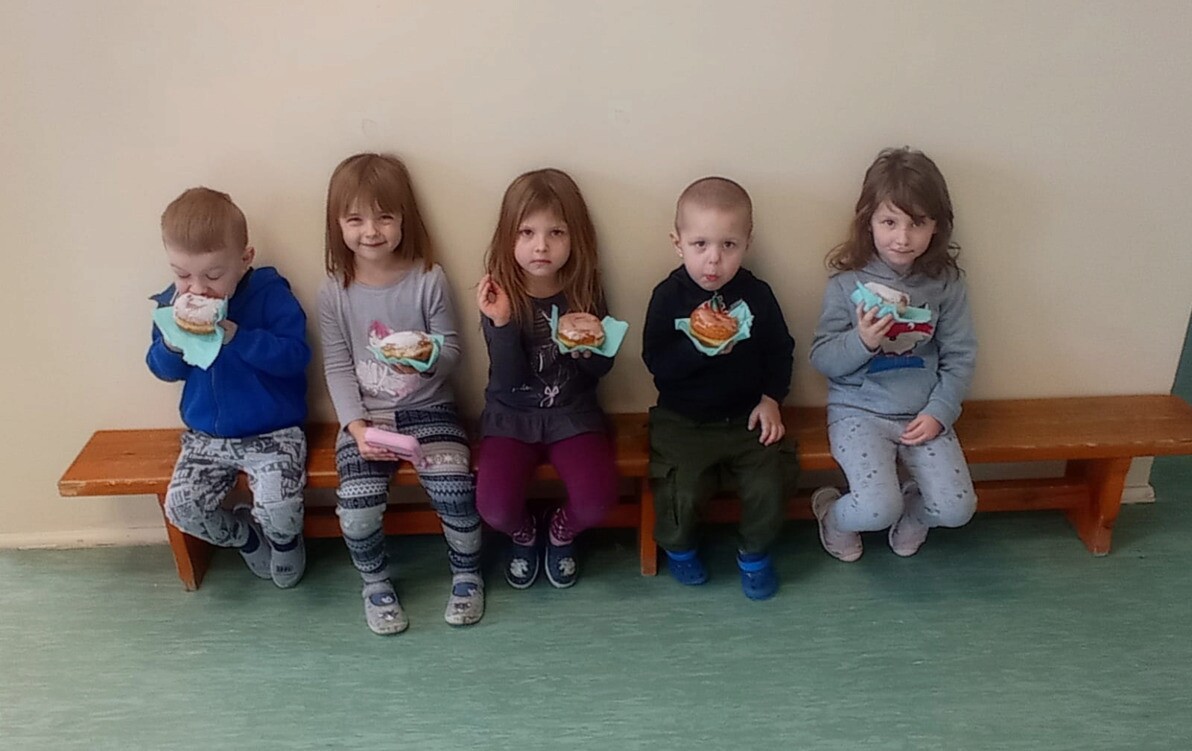 Zdjęcie do Akcja Samorządu Uczniowskiego - Wszyscy kochamy pączki!!!