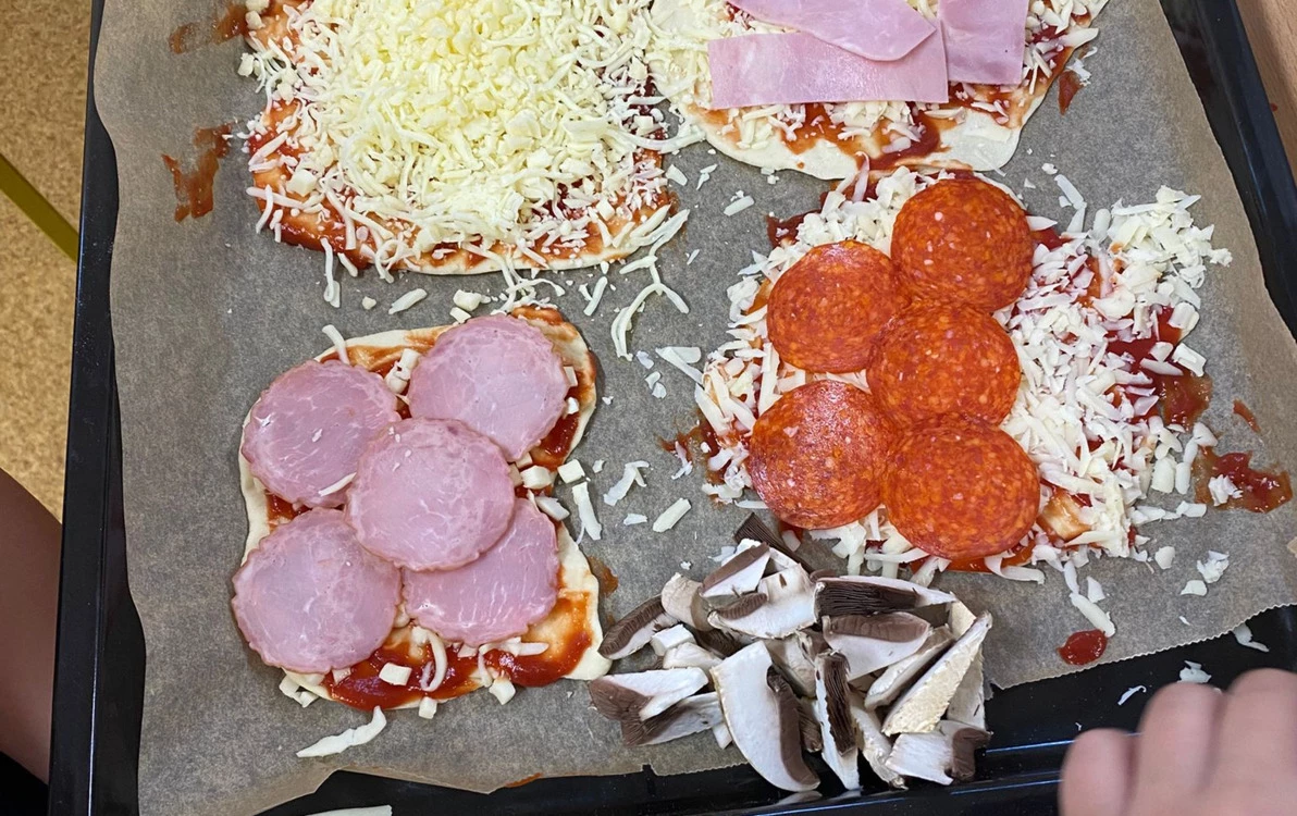 Zdjęcie do PIZZA Z PIECZARKAMI Z KLASOWEJ HODOWLI