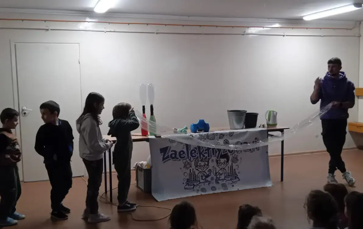 Zdjęcie do Zaelektryzowani