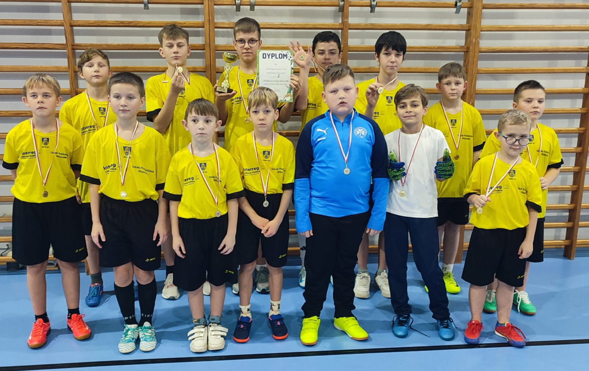 Zdjęcie do Zagrali na turnieju mikołajkowym