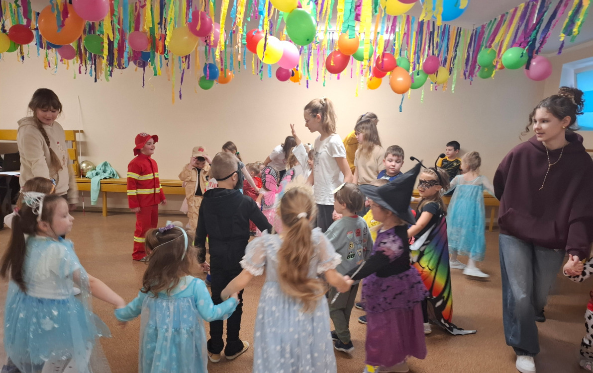 Zdjęcie do Najmłodsi mieli bal...