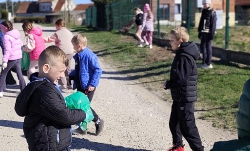Zdjęcie do Dni Ziemi w Szkole Podstawowej im. ks. Jana Twardowskiego w Woszczelach