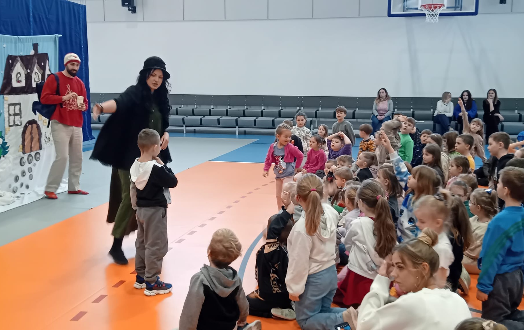 Zdjęcie do Spektakl profilaktyczny "Zimowy zawr&oacute;t głowy"