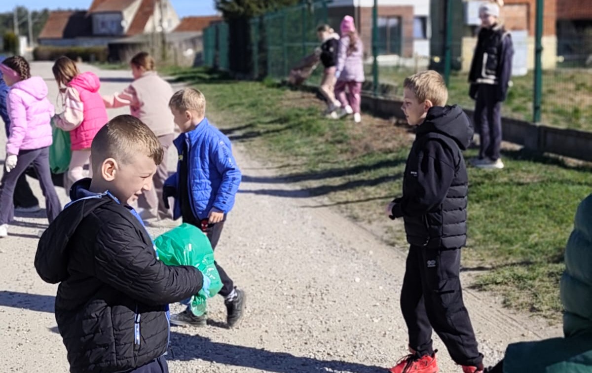 Zdjęcie do Dni Ziemi w Szkole Podstawowej im. ks. Jana Twardowskiego w Woszczelach