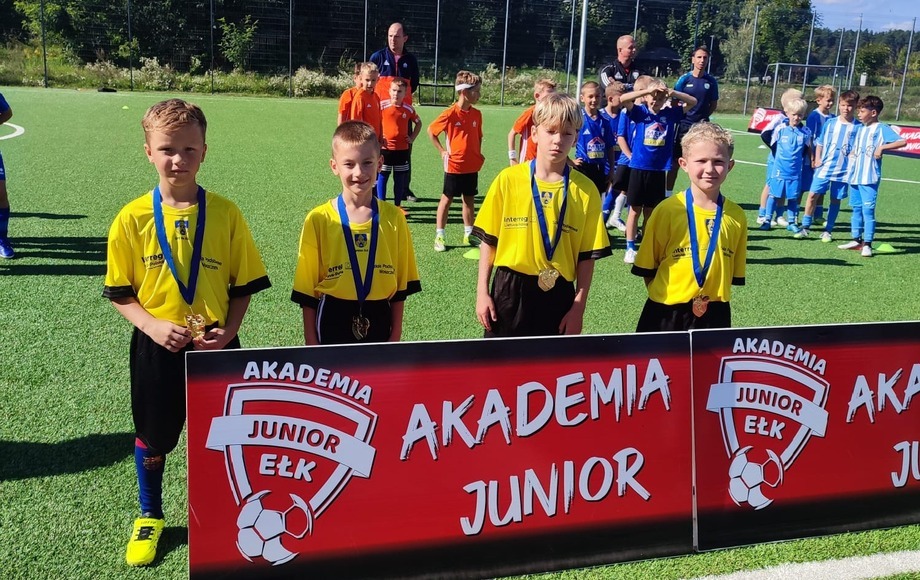 Copa Kabana: młodzi piłkarze SP Woszczele w turnieju, do finału awansowały Rona Ełk i Akademia Junior Ełk